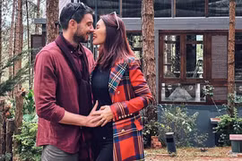 Siêu mẫu Hà Anh mang bầu lần 2 ở tuổi 41