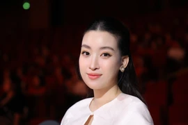 Cận cảnh nhan sắc Hoa hậu Đỗ Mỹ Linh khi tái xuất ngồi "ghế nóng"