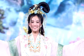 Hoa hậu Tiểu Vy biến hình thành "Tiên" tại "Táo Xuân 2023"