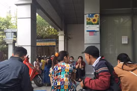 Hàng trăm nhân viên vây trụ sở công ty đòi quyền lợi 