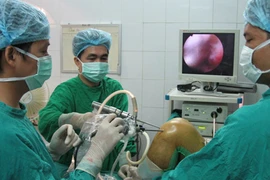 Chia sẻ kỹ thuật thay khớp háng