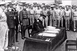 Hồng quân Liên Xô giải giáp đạo quân phát-xít Quan Đông