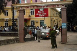 Bệnh nhân tử vong, người nhà quây kín bệnh viện