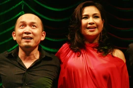 Đường xa mây trắng còn bay