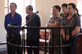 Trả hồ sơ, tiếp tục điều tra vụ chủ tịch phường “ăn đất”