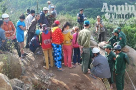 Truy điệu, an táng 11 hài cốt liệt sĩ