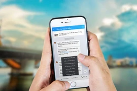 Người dân Đà Nẵng nhận kết quả hỗ trợ mùa dịch thông qua Zalo