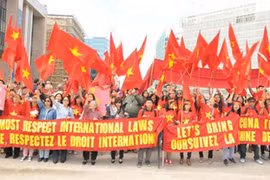 Đồng bào Việt Nam ở xa Tổ quốc hướng về biển đảo quê hương