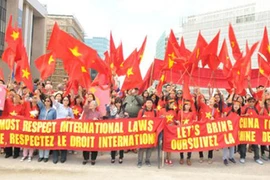 Đồng bào Việt Nam ở xa Tổ quốc hướng về biển đảo quê hương