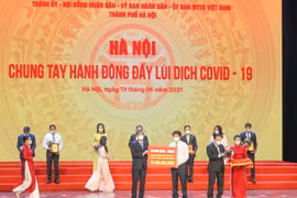 HDBank trao tặng 20 tỷ đồng cho Quỹ vắc-xin của TP. Hà Nội