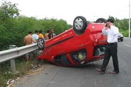 Ôtô tông xe bò, 5 người trọng thương