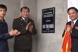 Bàn giao nhà tình nghĩa để người nghèo đón Tết