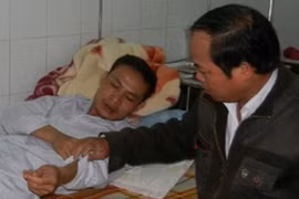 Lâm tặc hung hãn tấn công kiểm lâm và công an 