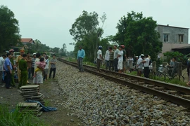 Va quệt tàu hoả, một thanh niên chết thảm