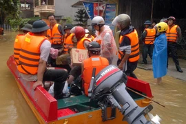 Gần 8000 ngôi nhà bị sập và tốc mái do bão số 5