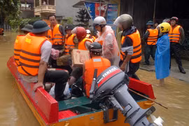 Gần 8000 ngôi nhà bị sập và tốc mái do bão số 5