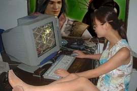 Mẹ nghiện game, vứt bỏ con vừa sinh