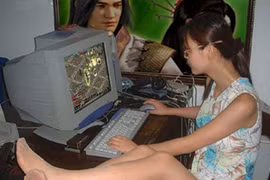 Mẹ nghiện game, vứt bỏ con vừa sinh