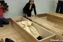 Lớp học trải nghiệm trong… quan tài