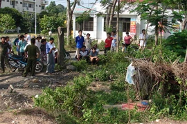 Một thanh niên “thoát y”, chết bí ẩn ngoài đường