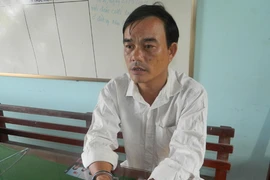 Chủ quán nửa đêm “ăn” 47 cánh cửa trường học