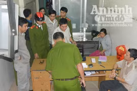  Ổ đề núp bóng cửa hàng điện thoại di động