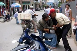 Trói tay, chân nạn nhân để cướp tài sản