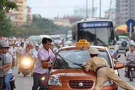 Chạy quá tốc độ còn tông xe vào CSGT