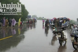 Xe máy đâm vào lan can, một người tử vong