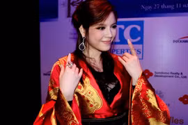 Choáng với váy tiền tỷ của Lý Nhã Kỳ