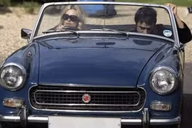 Top 5 “siêu xe khủng” gây sốc của Sao