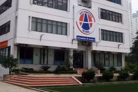 Thợ điều hòa rơi từ tầng 5 xuống đất 