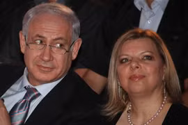 Vợ thủ tướng Israel bị kiện vì tham nhũng... đồ "đồng nát"