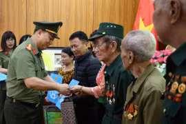 Công an Thủ đô tri ân chiến sỹ Điện Biên Phủ, đồng hành cùng Công an xã và nhân dân vùng biên