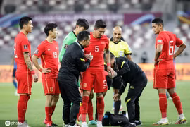 Tuyển Việt Nam và Trung Quốc cùng 'thủng' hàng thủ