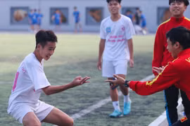 Chùm ảnh loạt trận 14h ngày 19-11