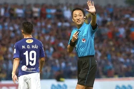 V-League đón "trọng tài rút thẻ đỏ nhanh nhất thế giới"