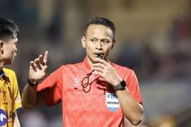 VPF thuê trọng tài ngoại bắt trận Hà Nội - Nam Định