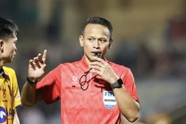 VPF thuê trọng tài ngoại bắt trận Hà Nội - Nam Định