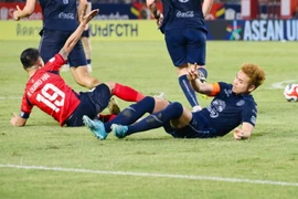 Quang Hải nói về màn va chạm 'nảy lửa' với Theerathon