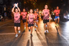 10.000 vận động viên tham gia giải chạy VNExpress Marathon Hanoi midnight 2022