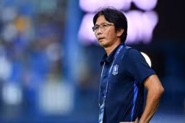 Báo Thái Lan: "TP.HCM có thể trả lương cao để mời Dusit Chalermsan"