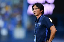 Báo Thái Lan: "TP.HCM có thể trả lương cao để mời Dusit Chalermsan"