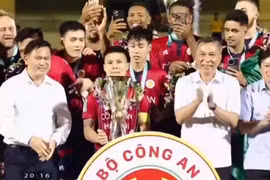 Video Công an Hà Nội đăng quang Cúp quốc gia 2024/25