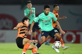 Chưa xong vụ Đặng Văn Lâm, Muangthong Utd lại muốn thưa kiện