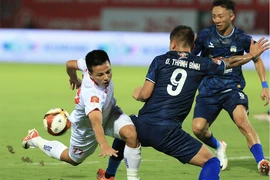 V-League hấp dẫn cuộc trốn chạy suất đá play-off trụ hạng