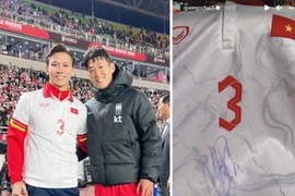 Quế Ngọc Hải khoe áo đấu có chữ ký của Son Heung-min