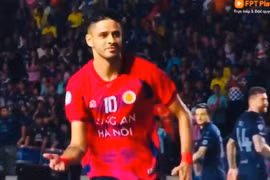 Video Leo Artur giúp Công an Hà Nội dẫn Buriram Utd 4-2