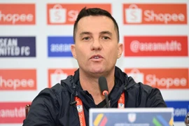 HLV của Buriram thừa nhận thua tâm phục Công an Hà Nội