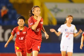 CLB nữ TP.HCM chạm một tay vào cúp vô địch quốc gia 2020